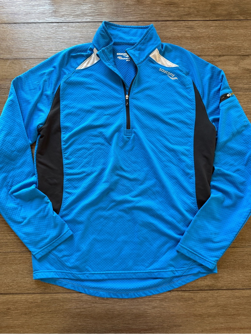 Saucony Men’s Bright Blue Half-Zip Performance Jacket with Black Panels